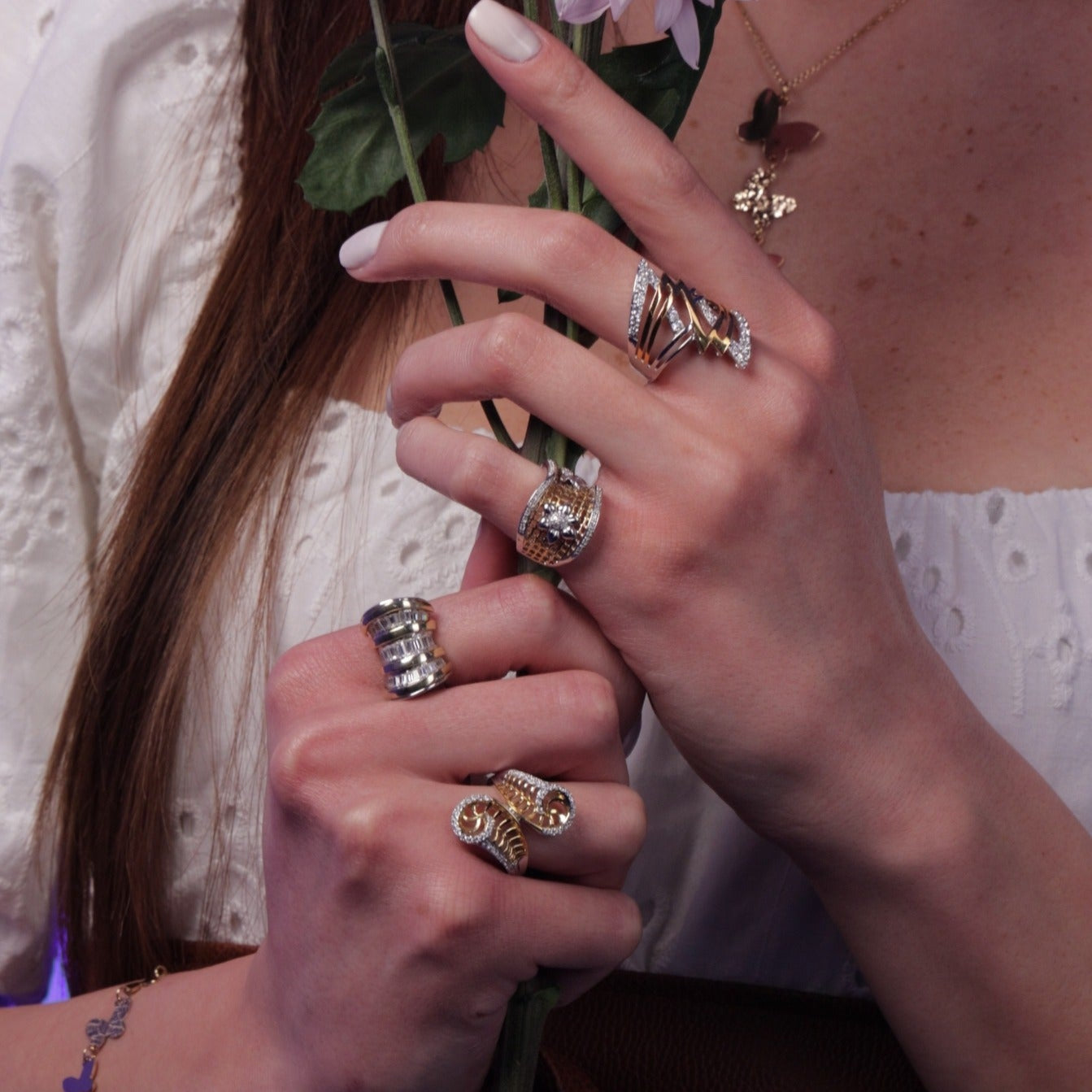 Symmetric Leaf Ring
