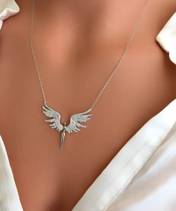 silver-pendant-necklace