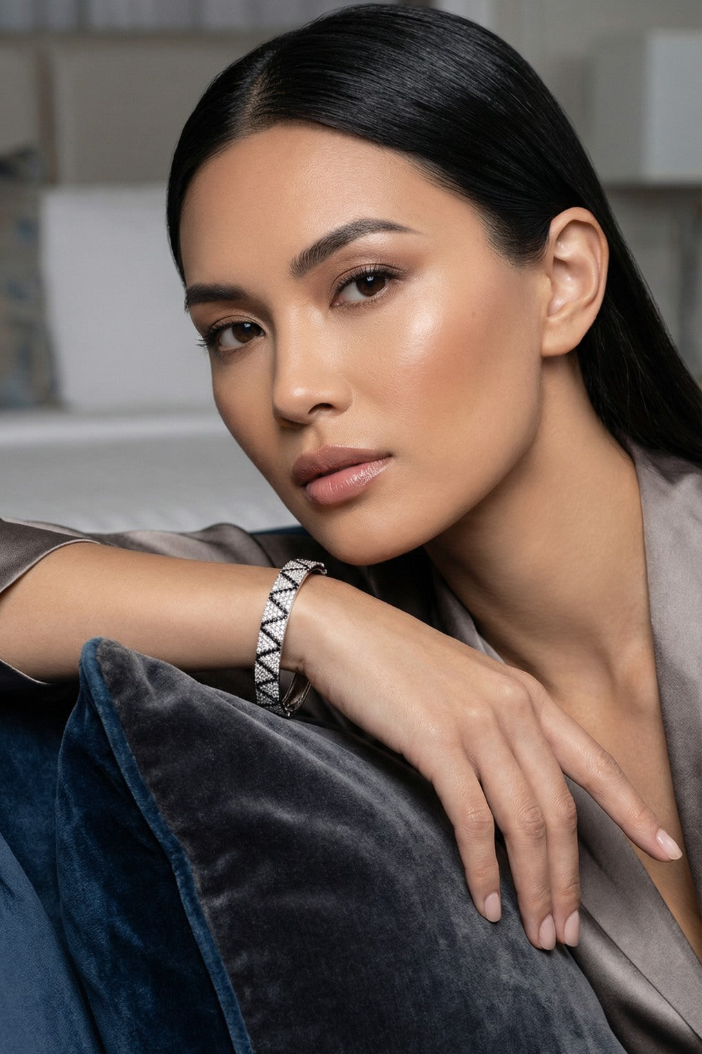 Enchanting Swivel Symphony