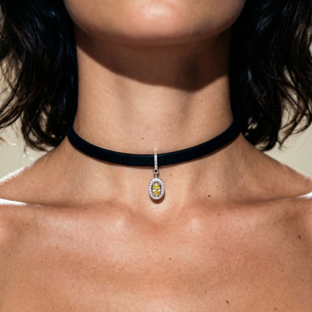 Yellow stone Chocker