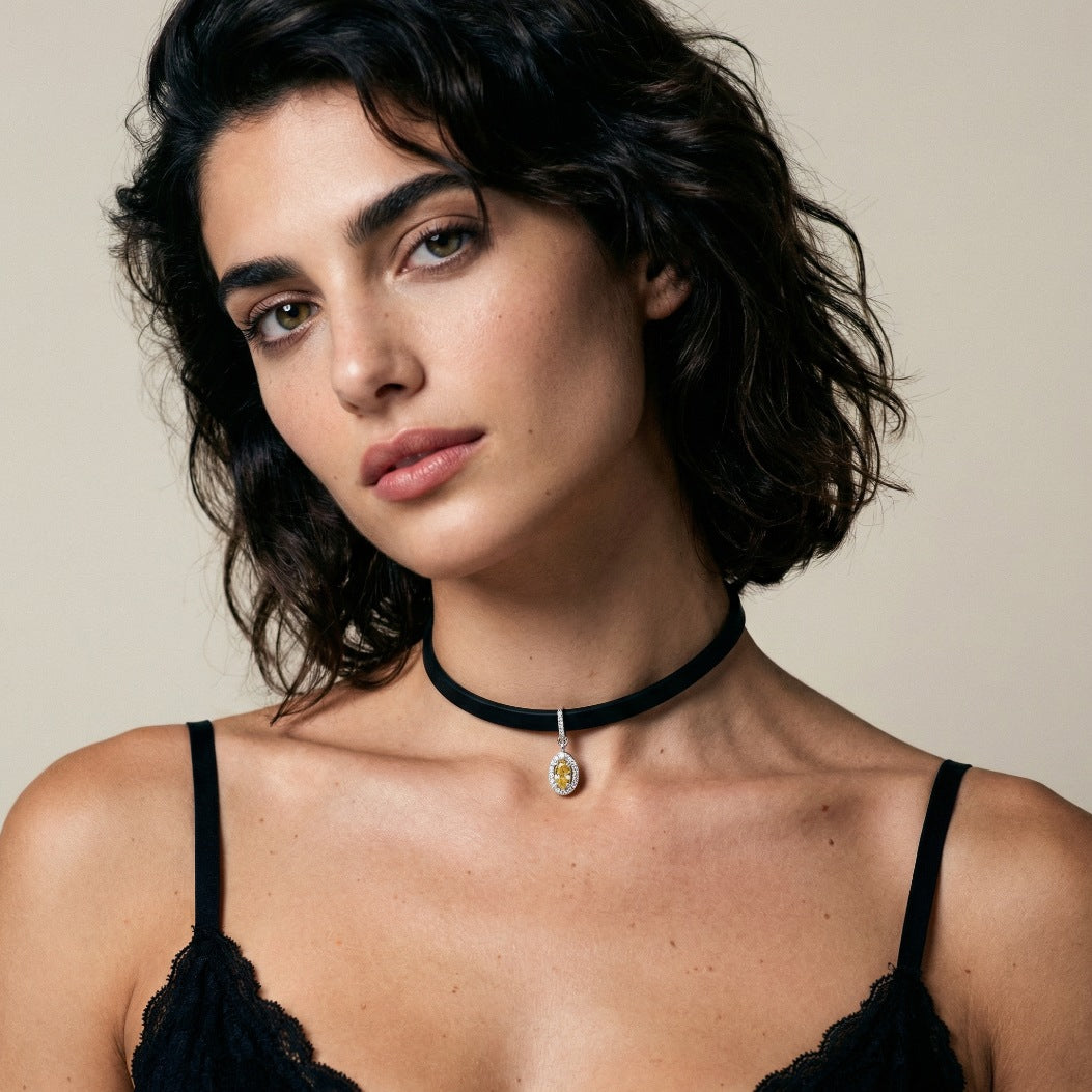 Yellow stone Chocker
