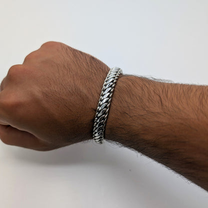 Woven Curb Link
