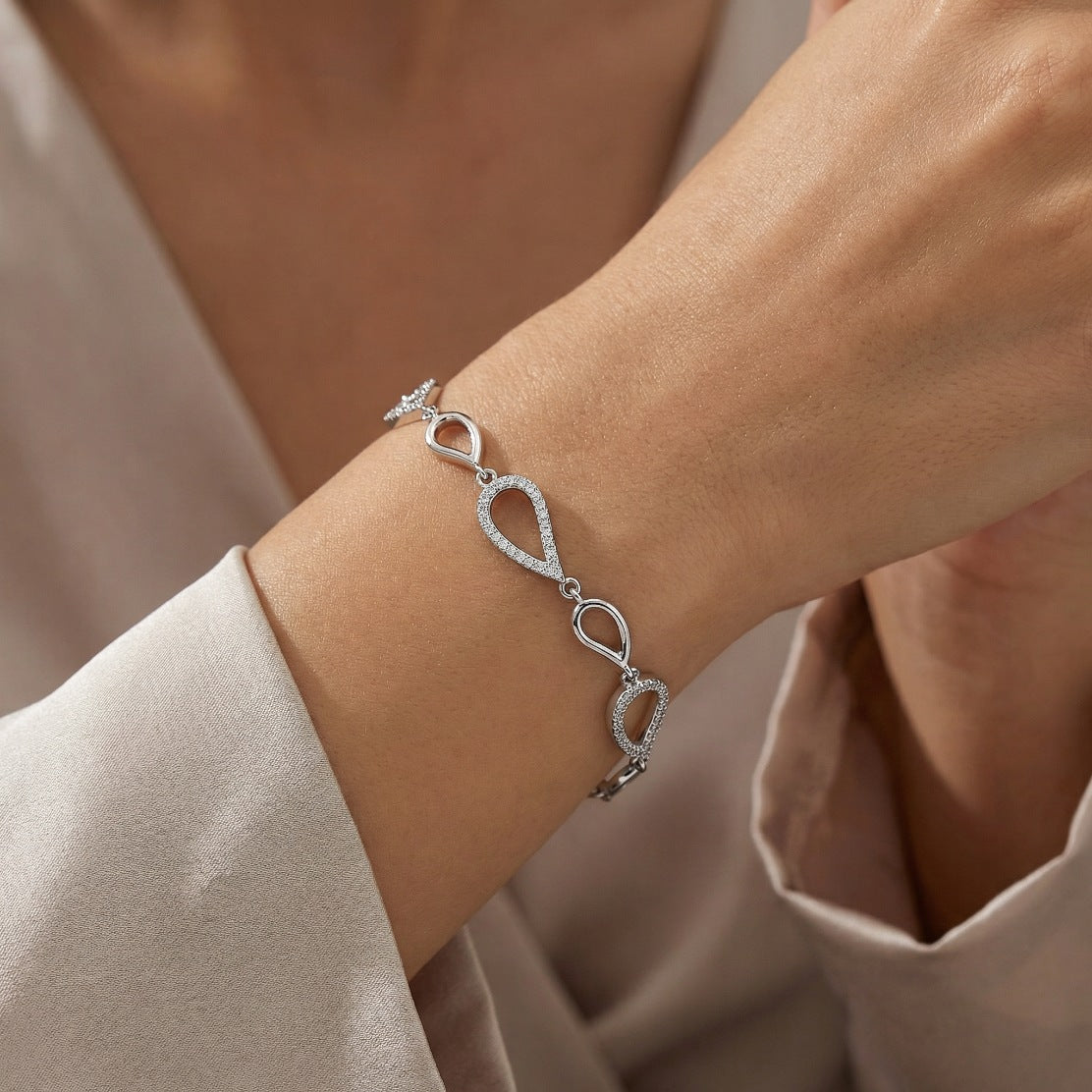 Open Pear Link Statement Bracelet