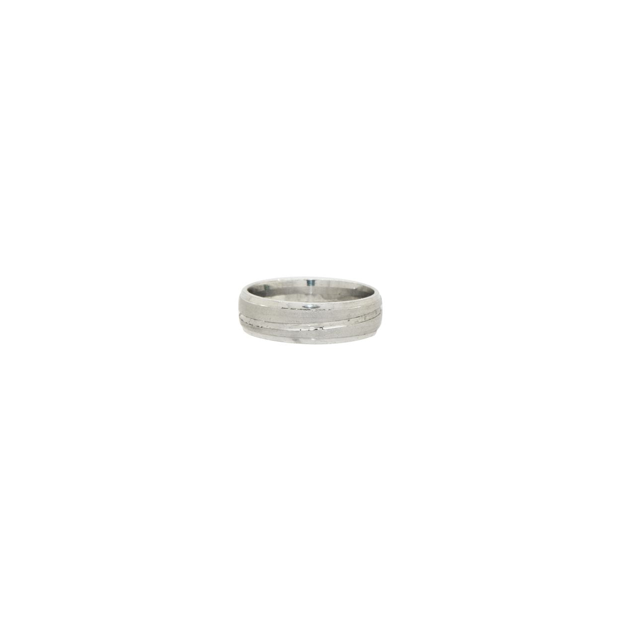 Striped Elegance Ring with Subtle Stripes